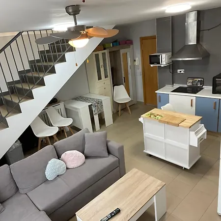 Encanto Rural Con Diseno Moderno En Lejlighed
